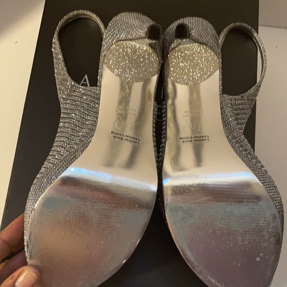 Adrianna papell peep toe silver shinning heel - Picture 5 of 10